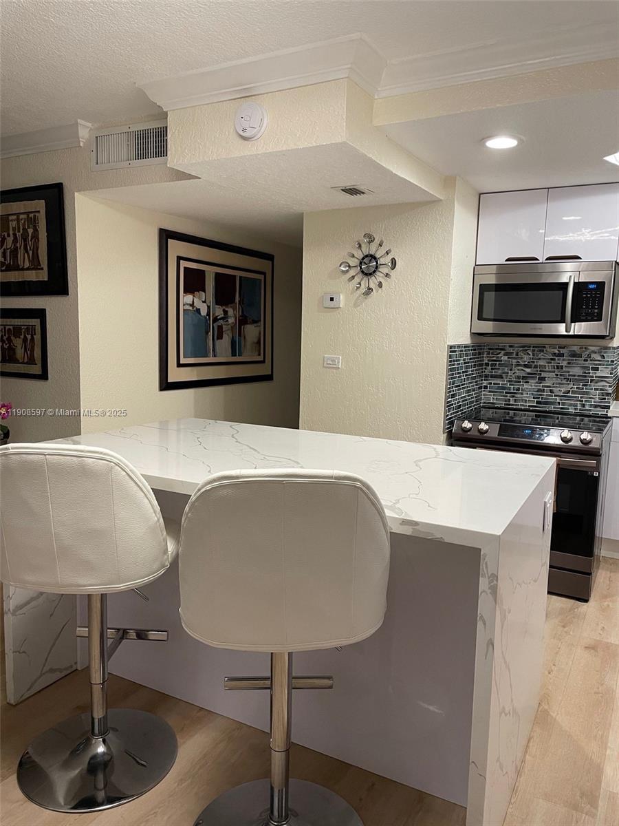 110 Fontainebleau Blvd 302