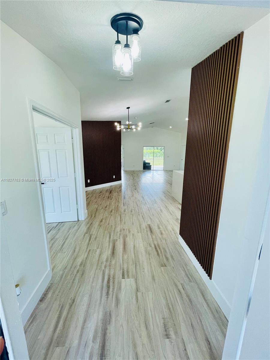 272 SW Oakridge Dr