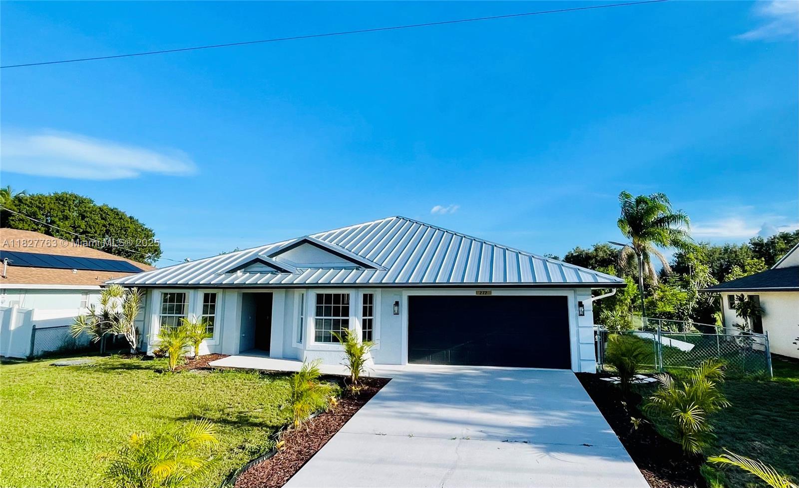 272 SW Oakridge Dr