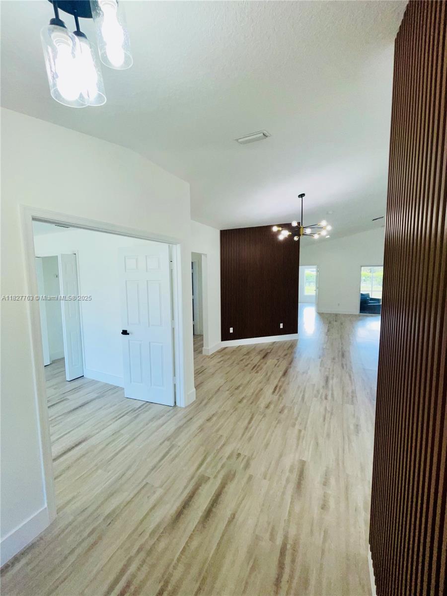 272 SW Oakridge Dr