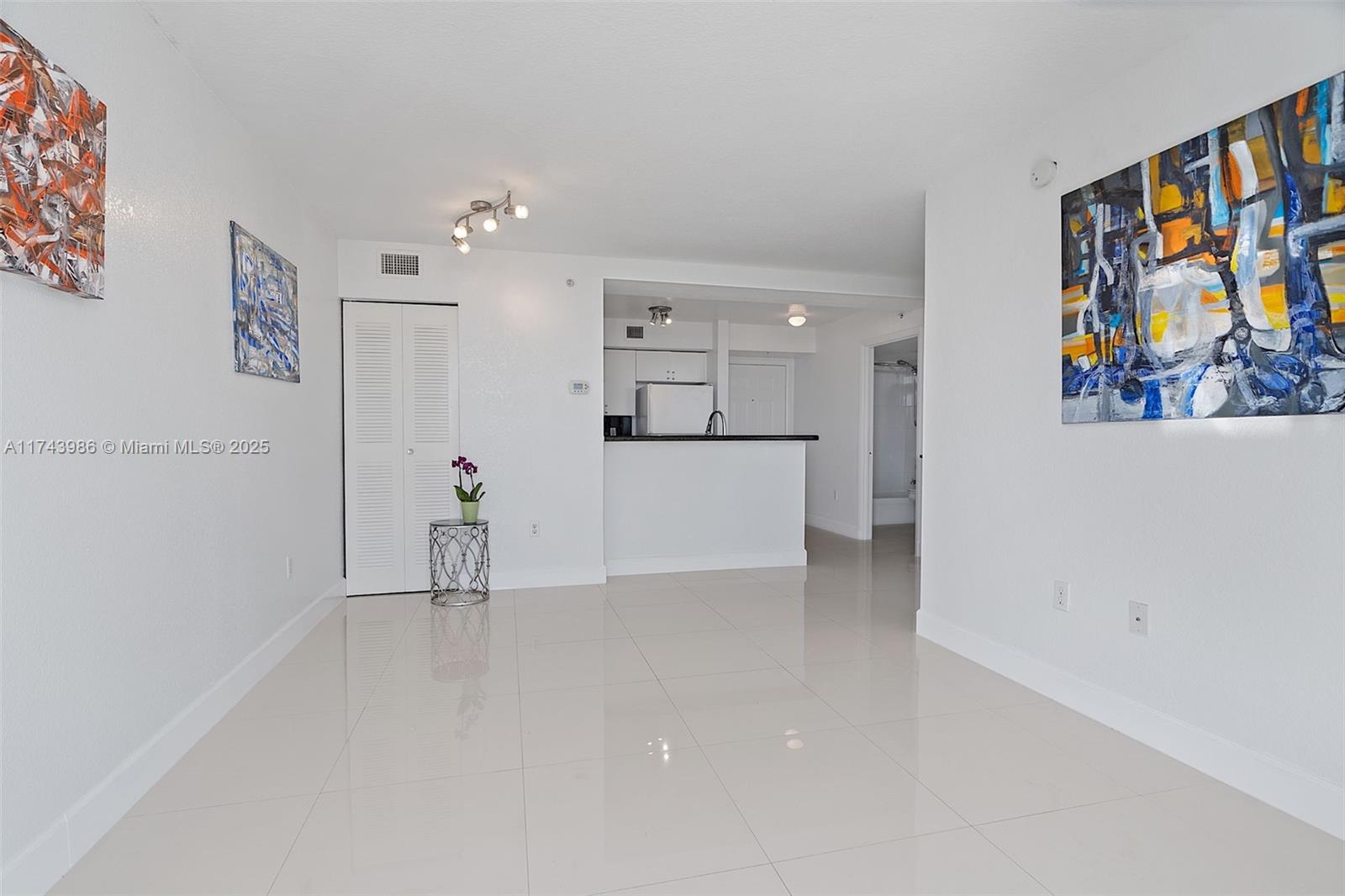 SAN LORENZO CONDO - Residential