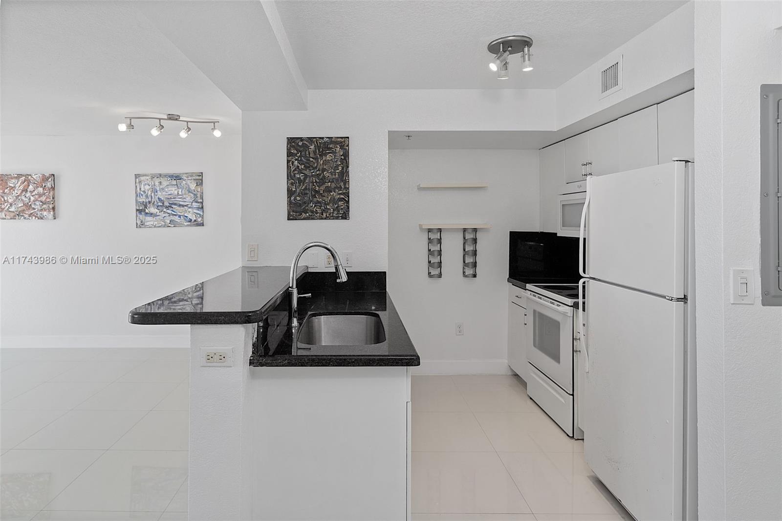 SAN LORENZO CONDO - Residential