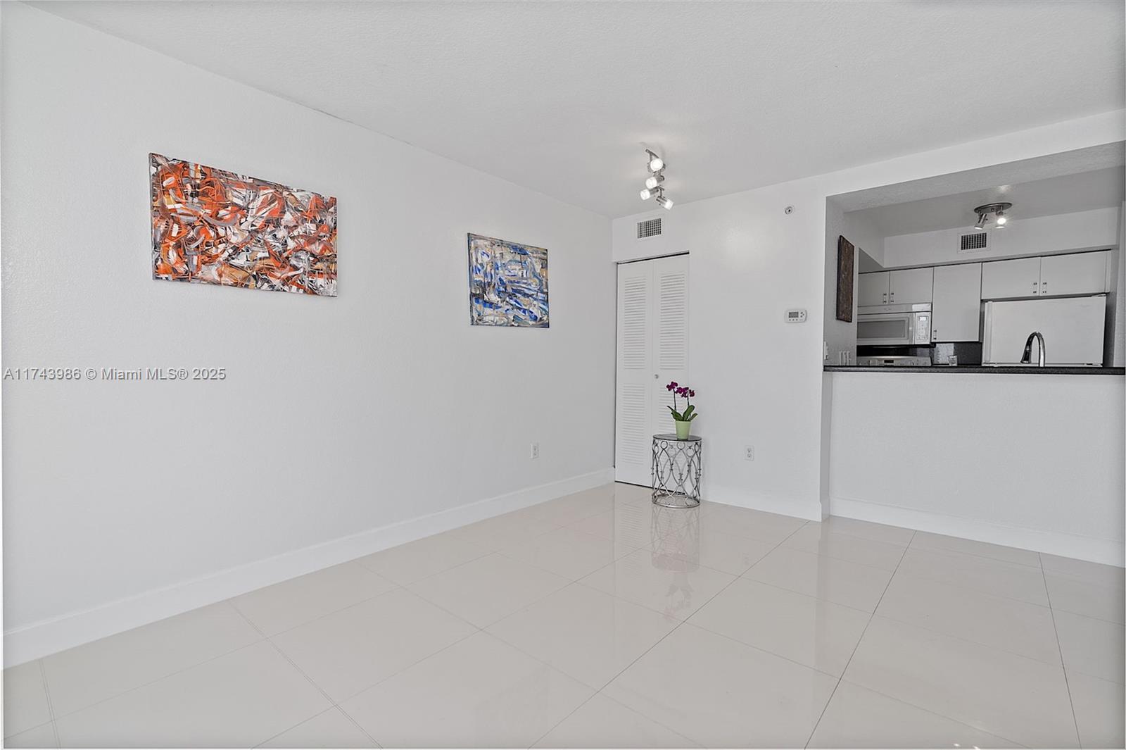 SAN LORENZO CONDO - Residential