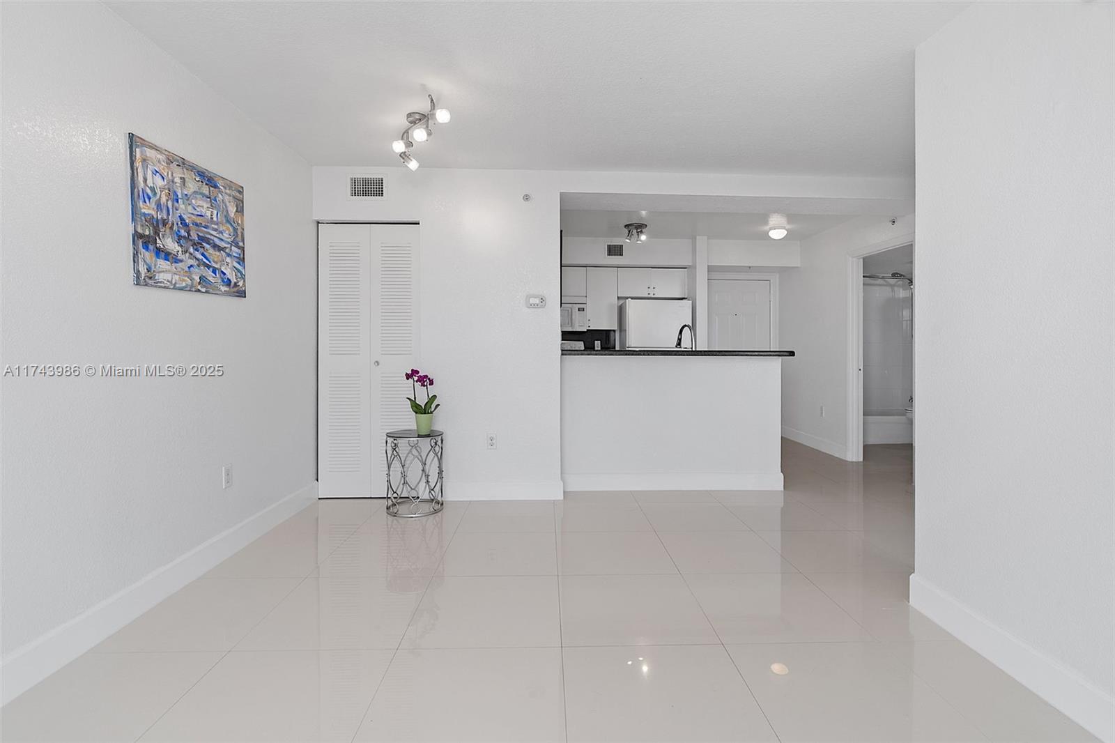 SAN LORENZO CONDO - Residential