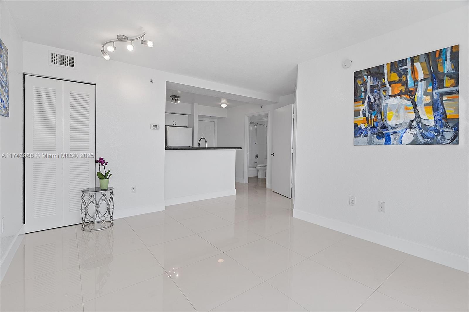 SAN LORENZO CONDO - Residential