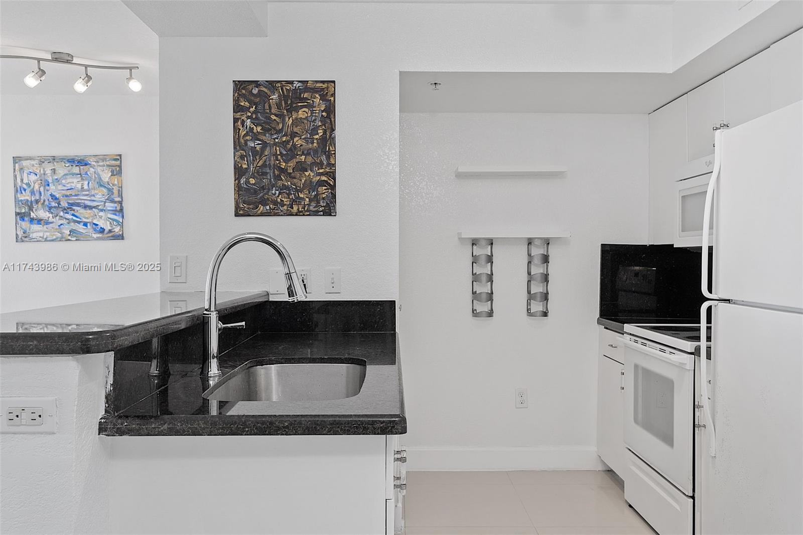 SAN LORENZO CONDO - Residential