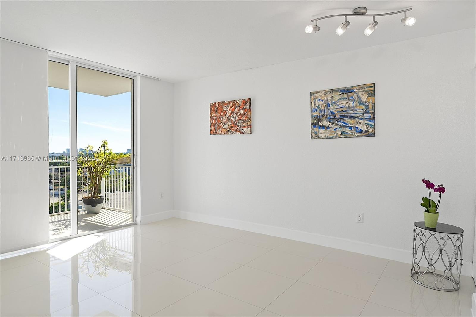 SAN LORENZO CONDO - Residential
