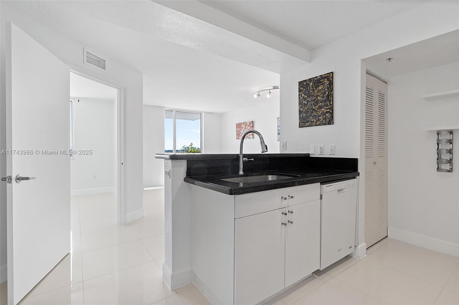 SAN LORENZO CONDO - Residential