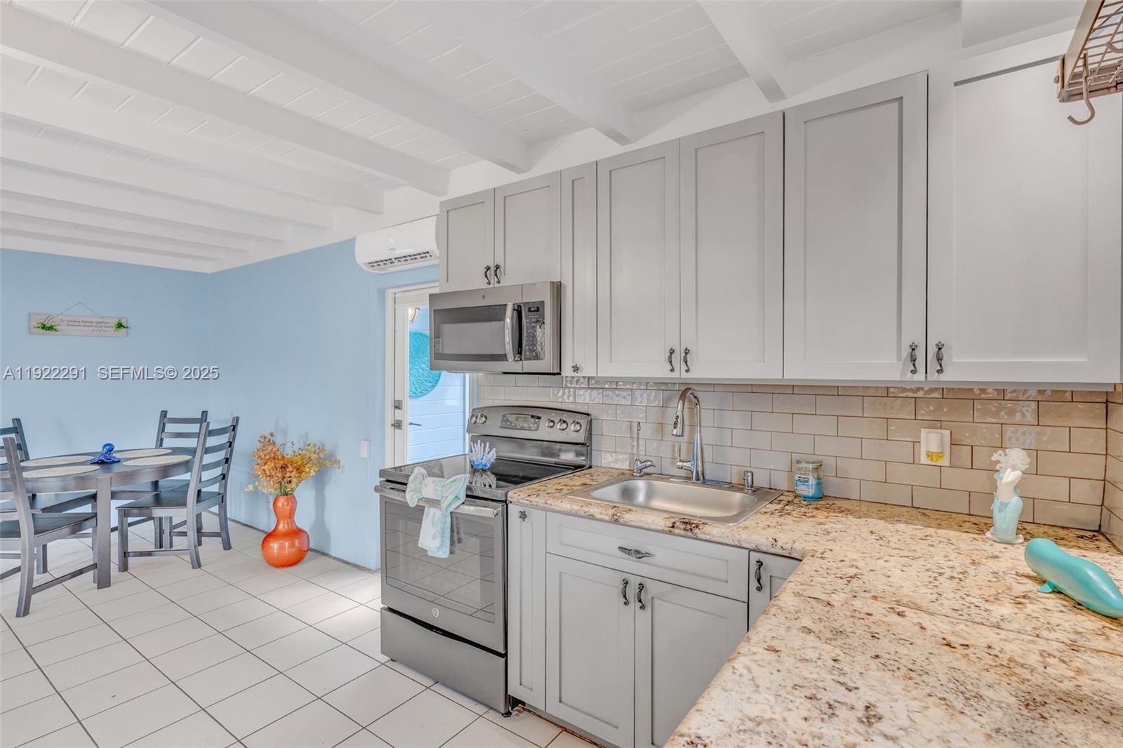 PIRATES COVE - Residential