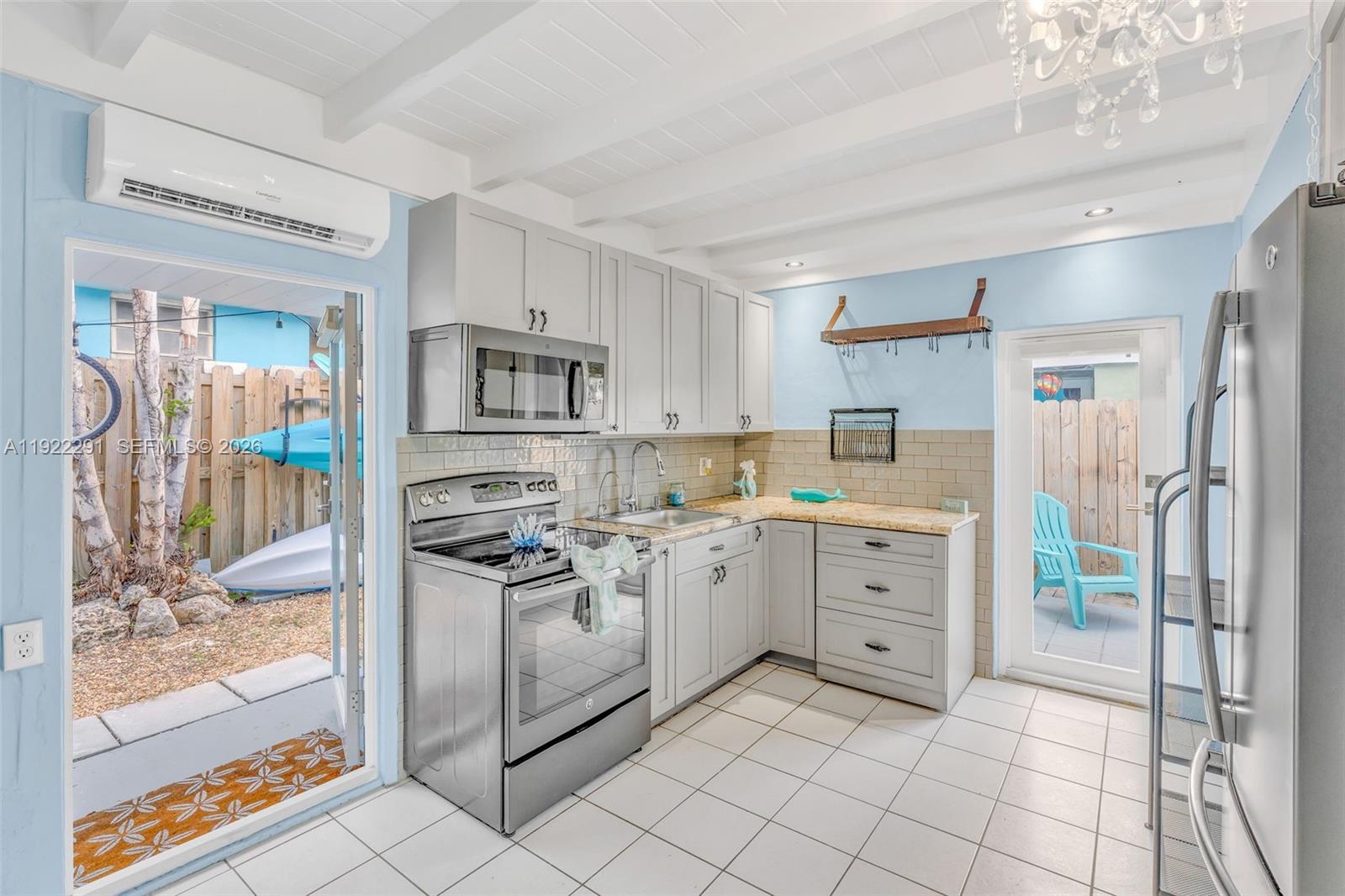 PIRATES COVE - Residential