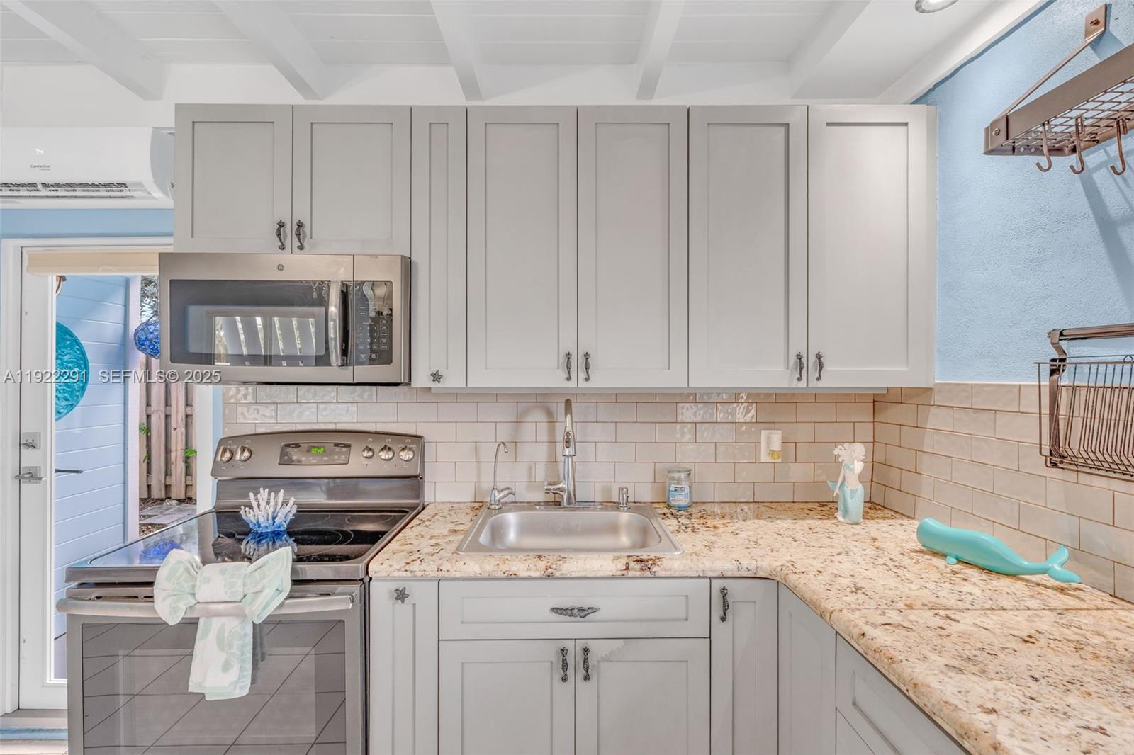 PIRATES COVE - Residential