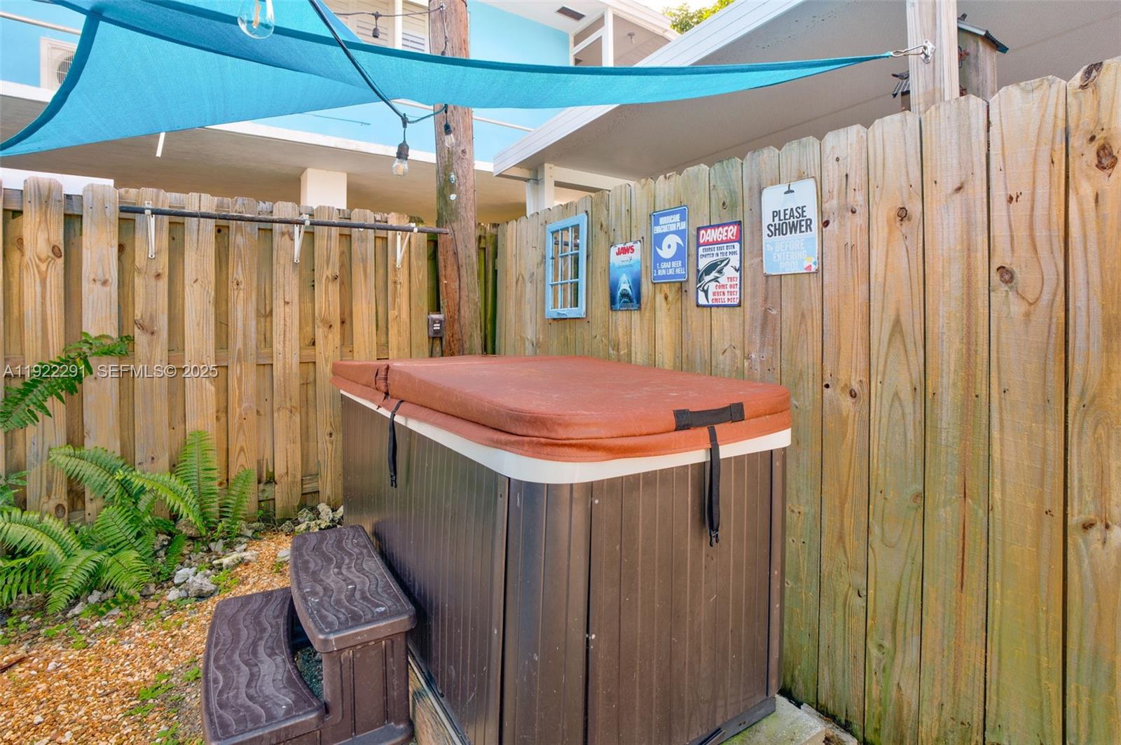 PIRATES COVE - Residential