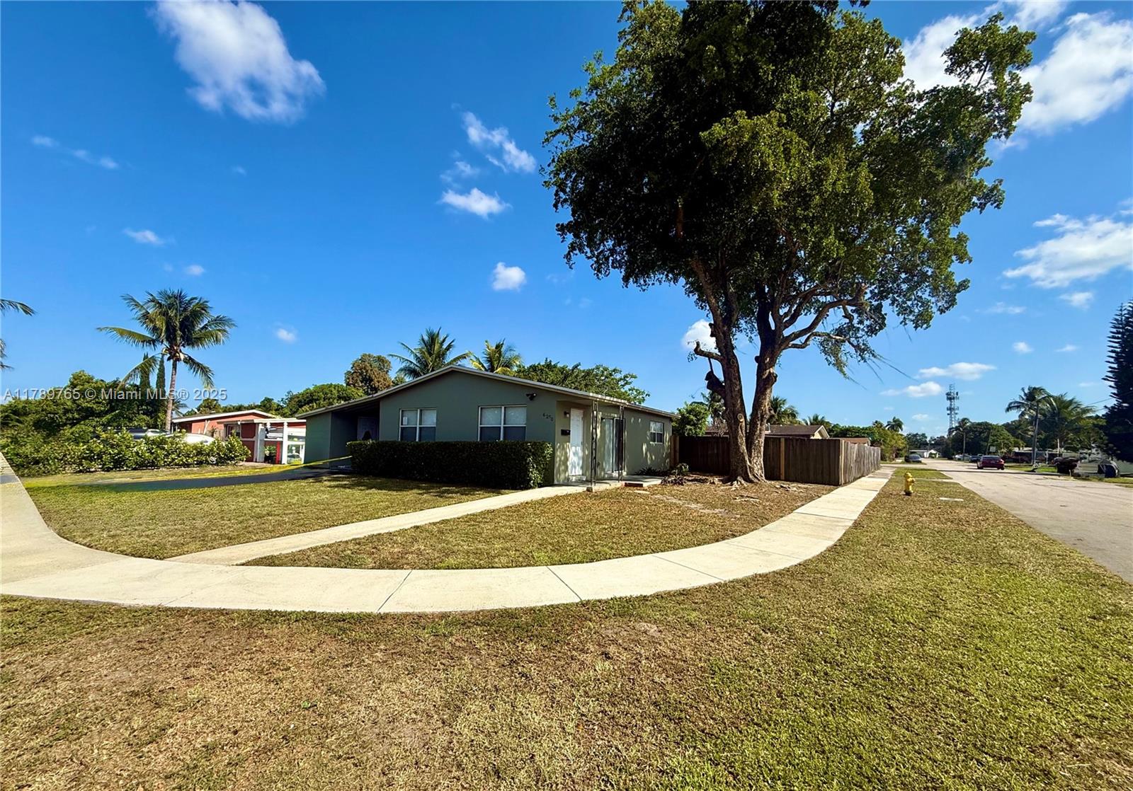 Rental Property at 6290 Nw 14th St 6290, Sunrise, Miami-Dade County, Florida - Bedrooms: 2 
Bathrooms: 1  - $2,300 MO.