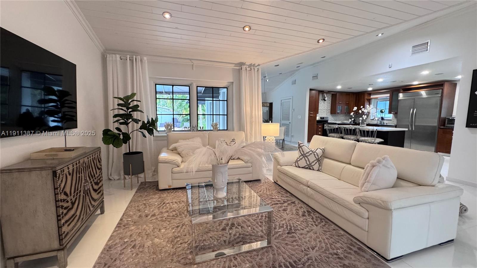 HOLLYWOOD LAKES SEC - Residential Lease