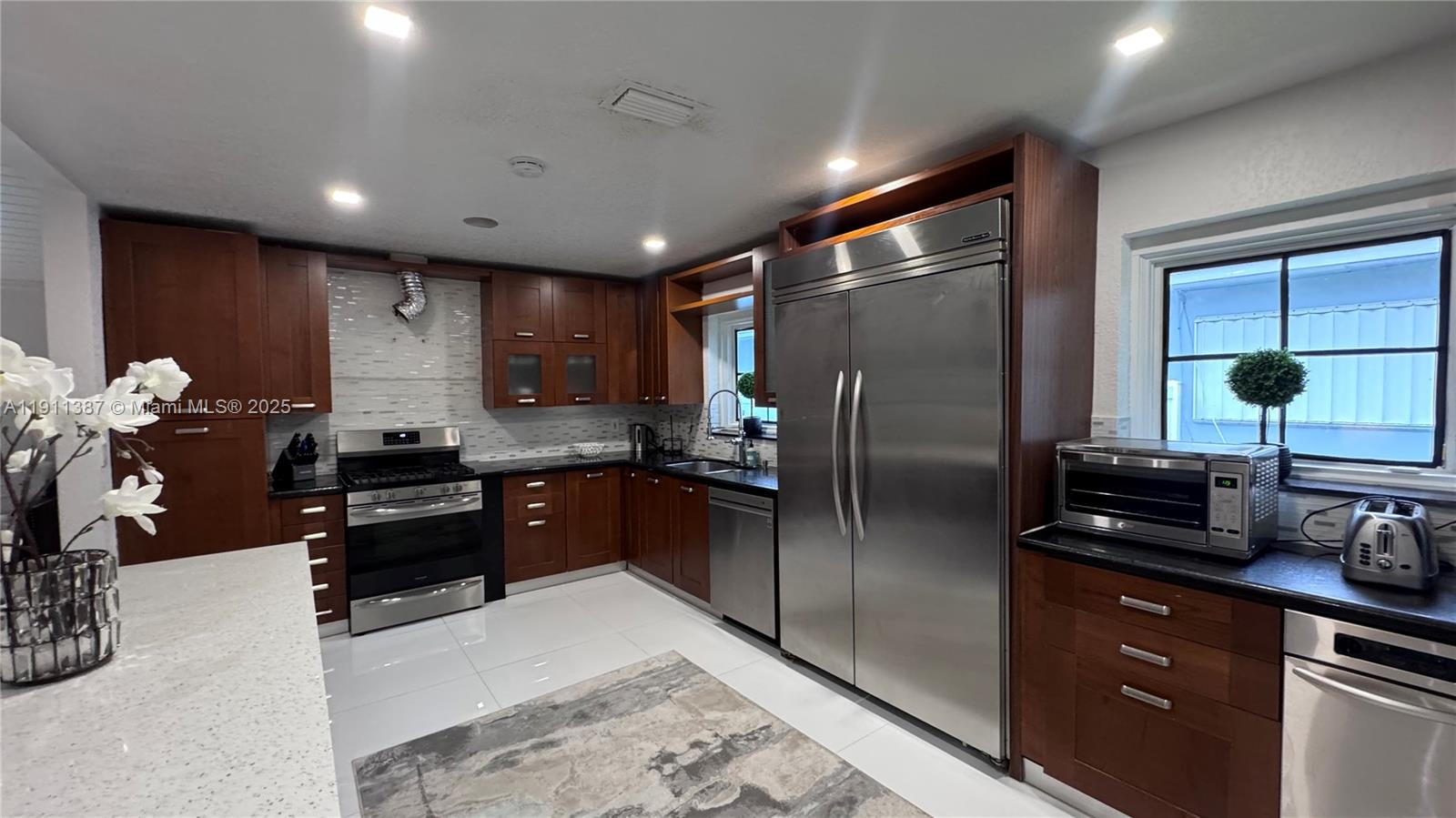 HOLLYWOOD LAKES SEC - Residential Lease