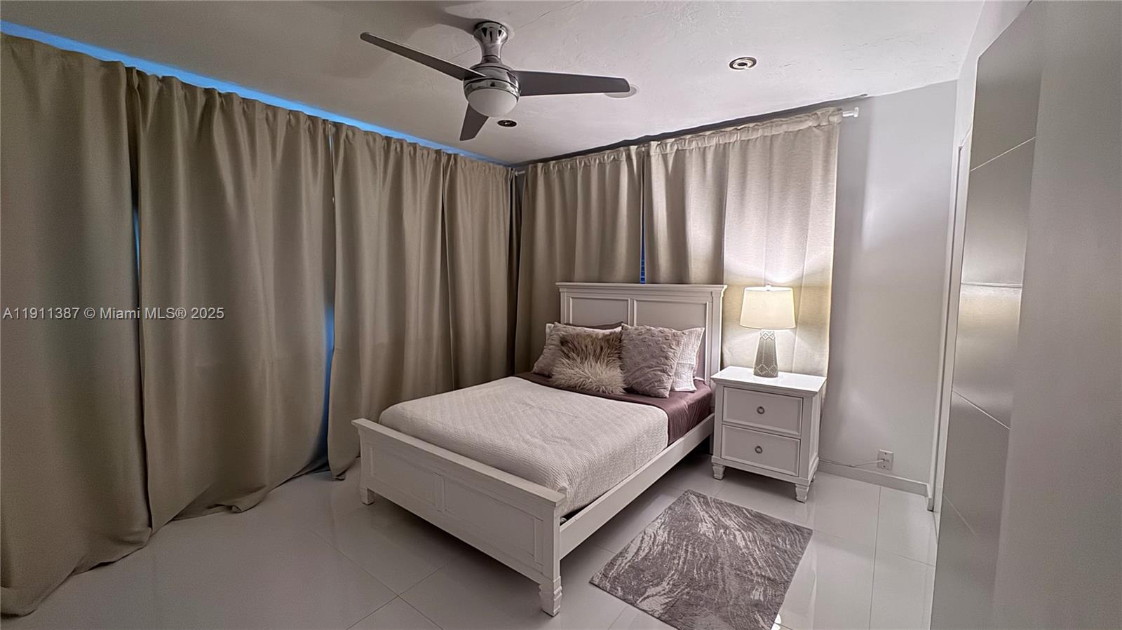 HOLLYWOOD LAKES SEC - Residential Lease