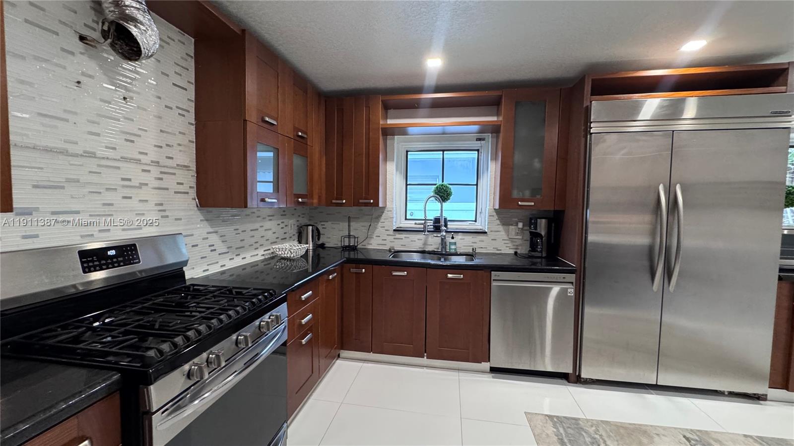 HOLLYWOOD LAKES SEC - Residential Lease