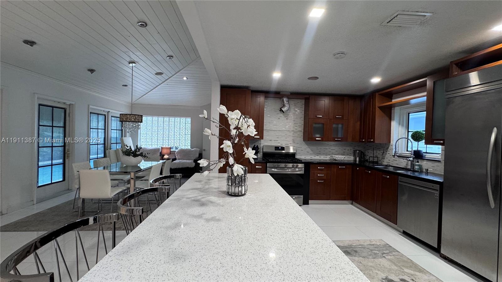 HOLLYWOOD LAKES SEC - Residential Lease