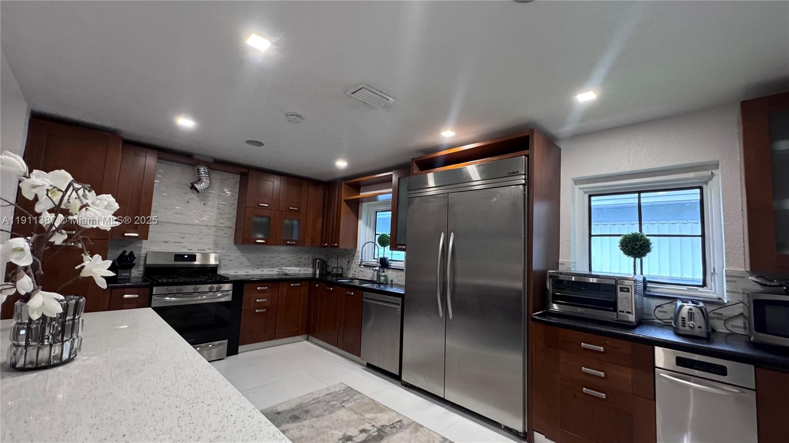 HOLLYWOOD LAKES SEC - Residential Lease