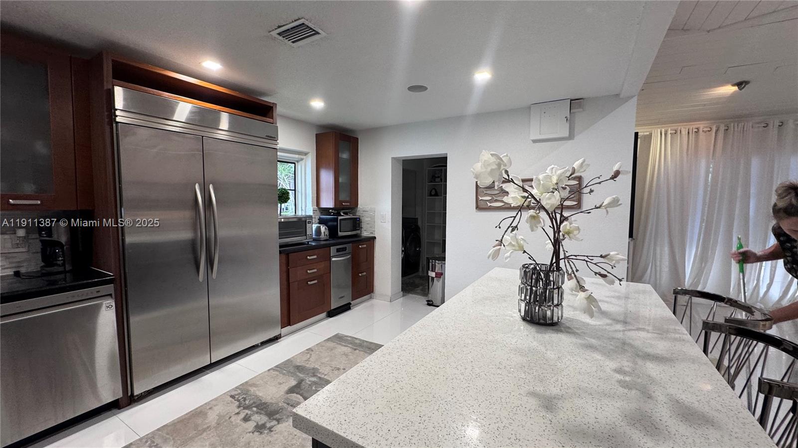 HOLLYWOOD LAKES SEC - Residential Lease