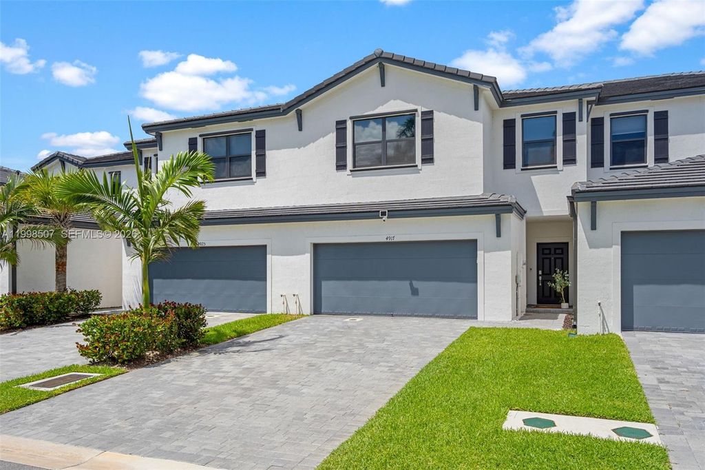 Photo of 4917 Oakmont Dr, Dania Beach, FL 33312 (MLS # A11998507)