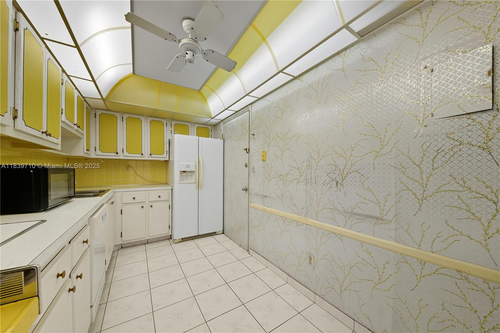 PLAZA TOWERS SOUTH CONDO - Residential