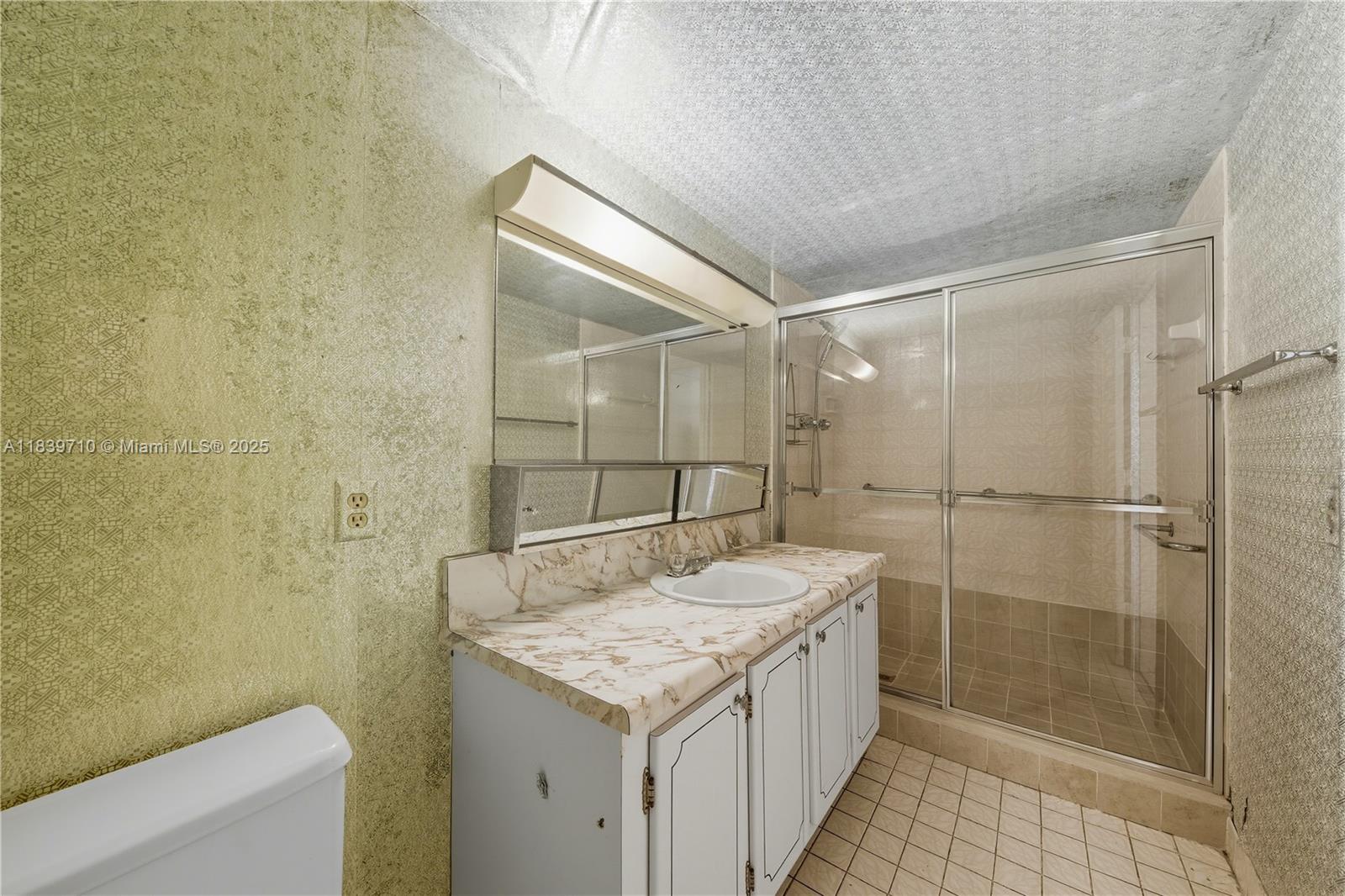 PLAZA TOWERS SOUTH CONDO - Residential