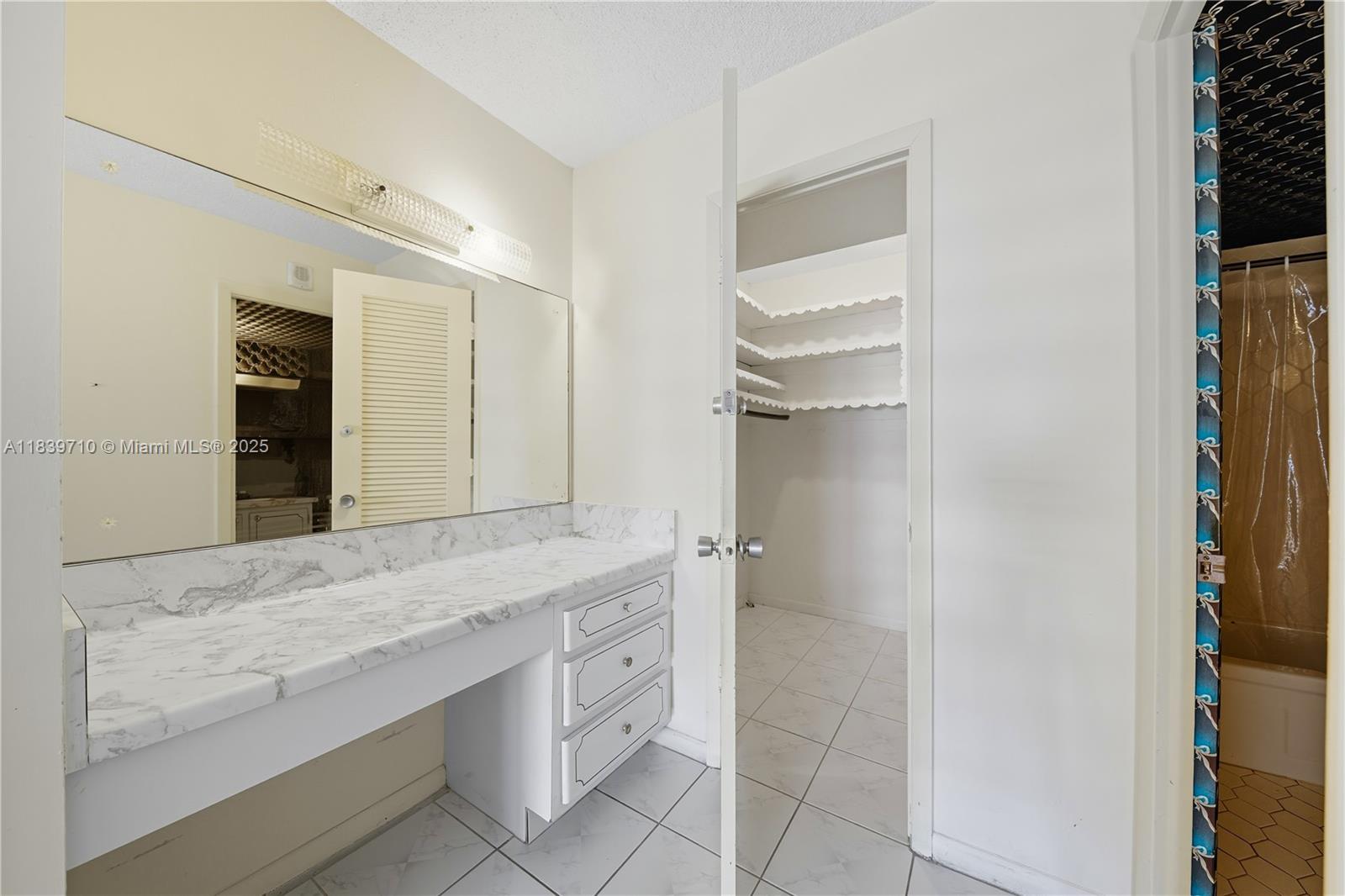 PLAZA TOWERS SOUTH CONDO - Residential