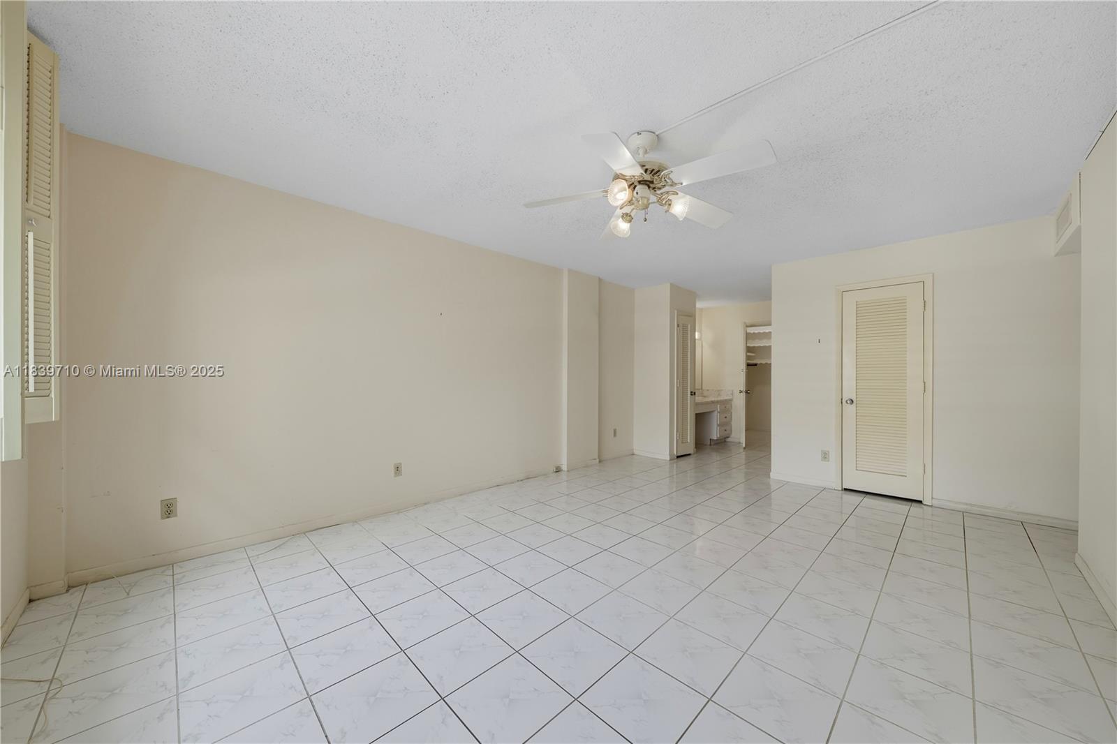 PLAZA TOWERS SOUTH CONDO - Residential