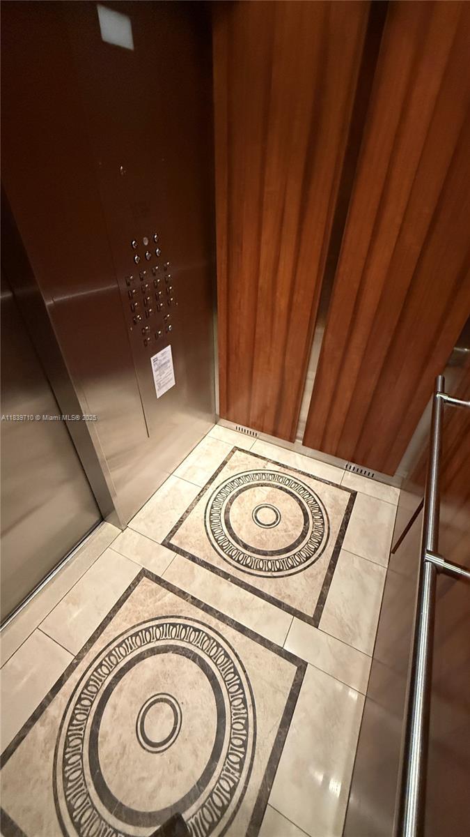 PLAZA TOWERS SOUTH CONDO - Residential