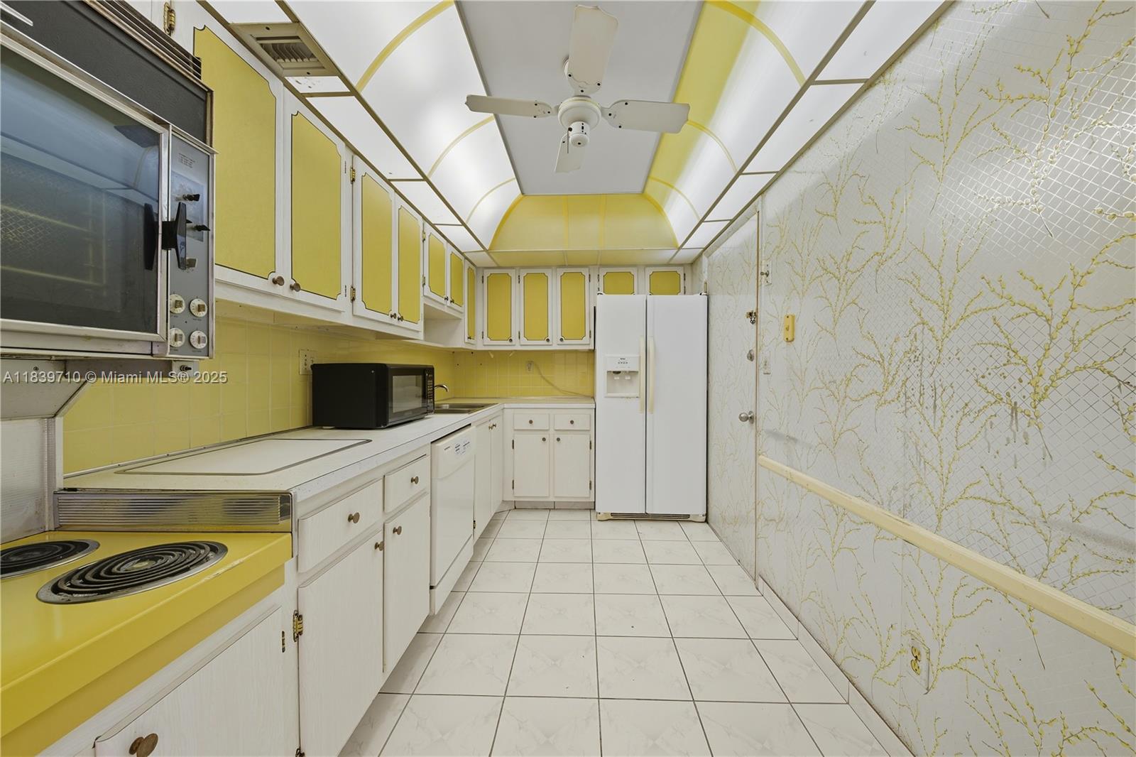 PLAZA TOWERS SOUTH CONDO - Residential