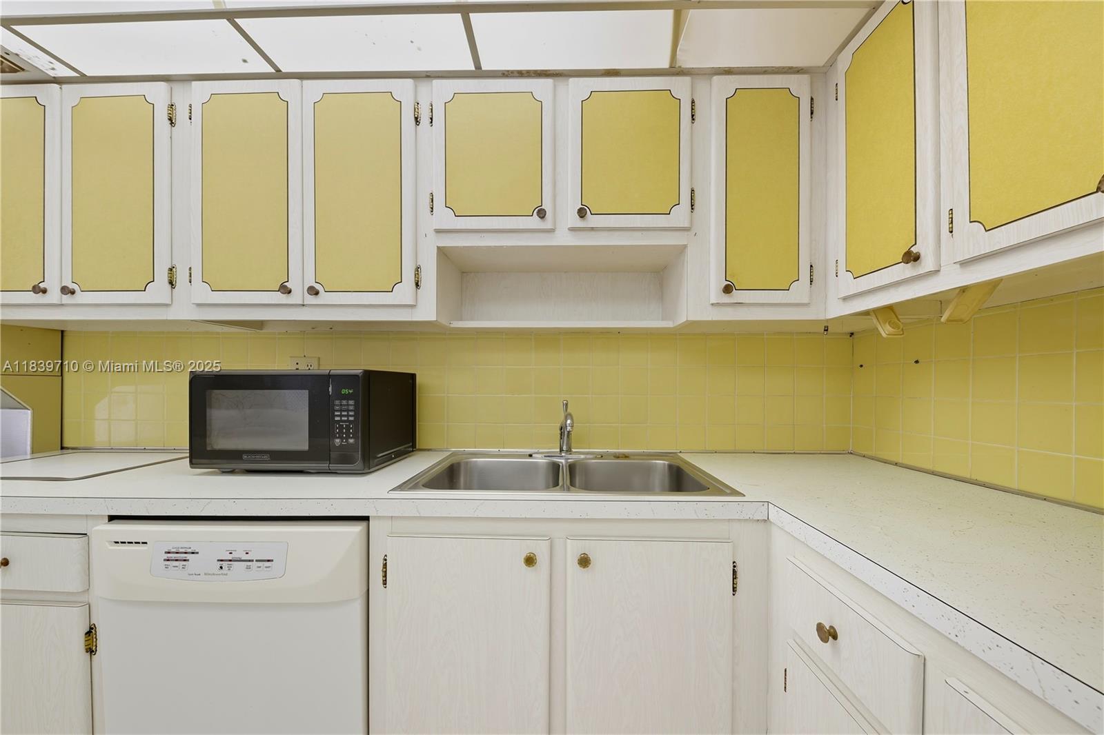 PLAZA TOWERS SOUTH CONDO - Residential