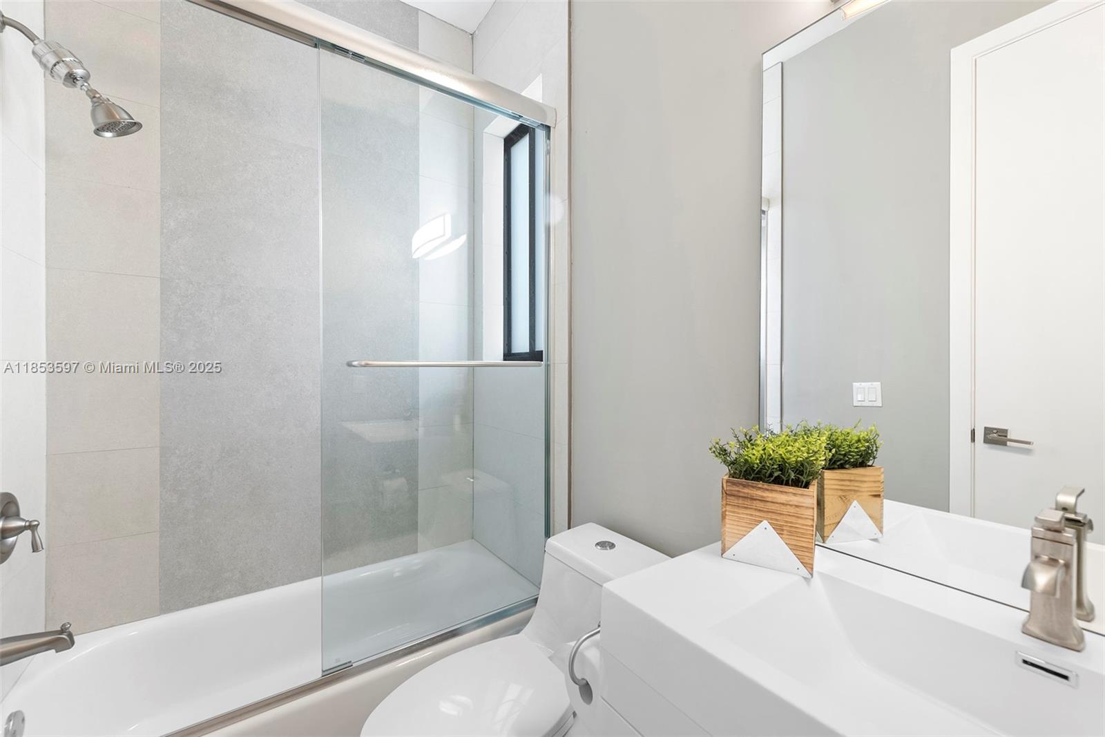 ESTONIA SUB - Residential Lease