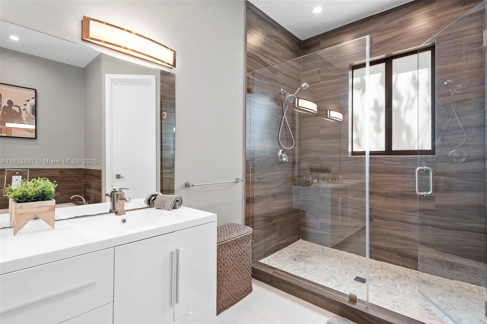 ESTONIA SUB - Residential Lease