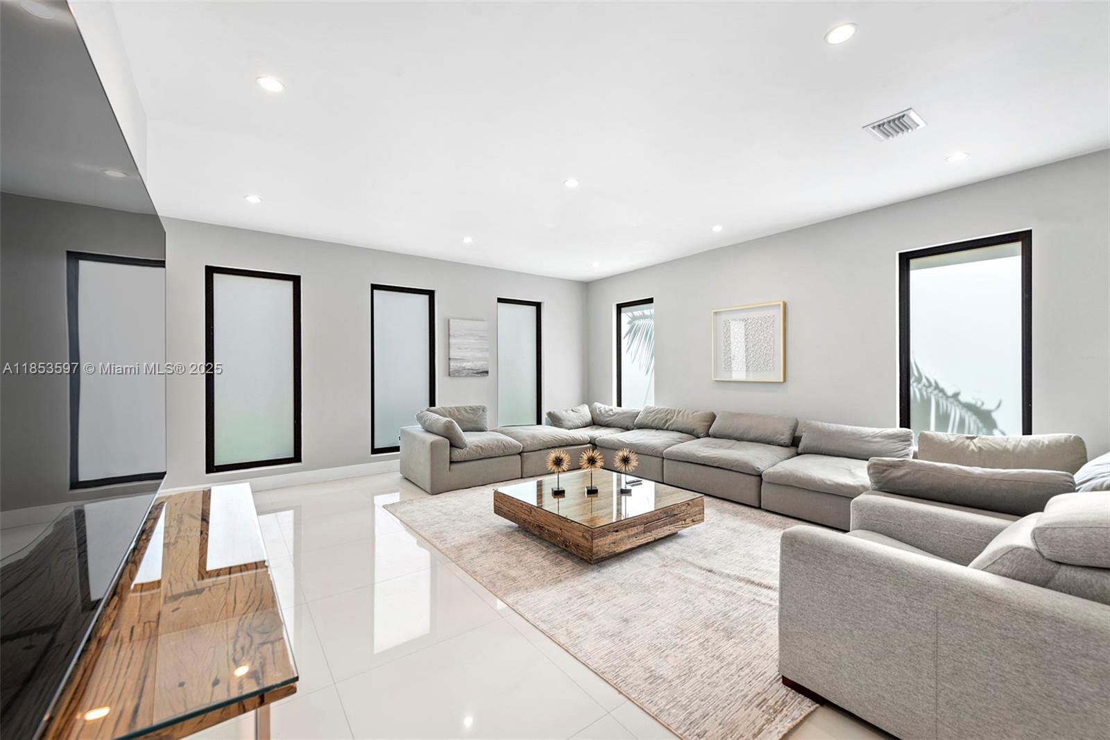 ESTONIA SUB - Residential Lease