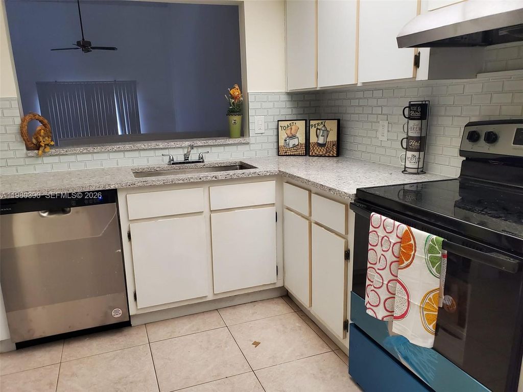 Photo of 4206 SW 87th Ter #4206, Davie, FL 33328 (MLS # A11980390)