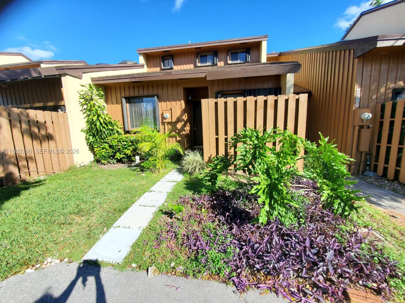 PINE ISLAND LAKES TOWNHOM - Residential Lease