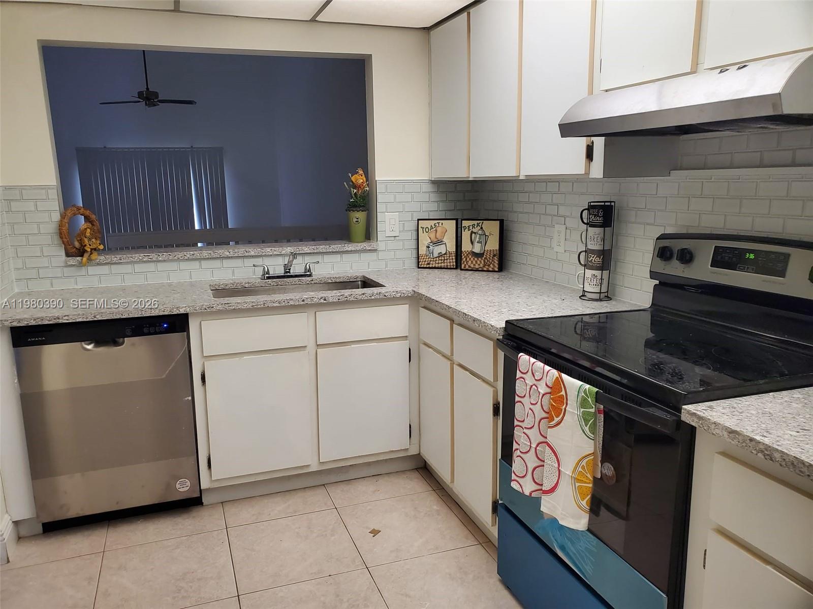 PINE ISLAND LAKES TOWNHOM - Residential Lease