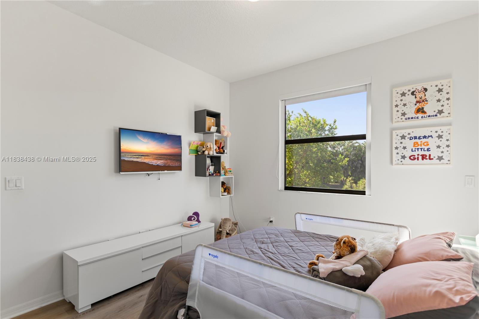 CHAMPION LAKES - Residential