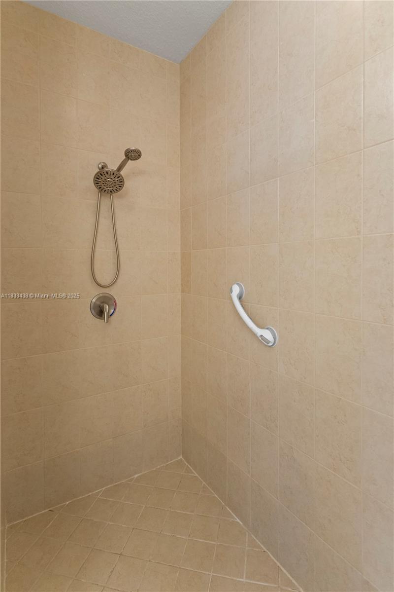 CHAMPION LAKES - Residential