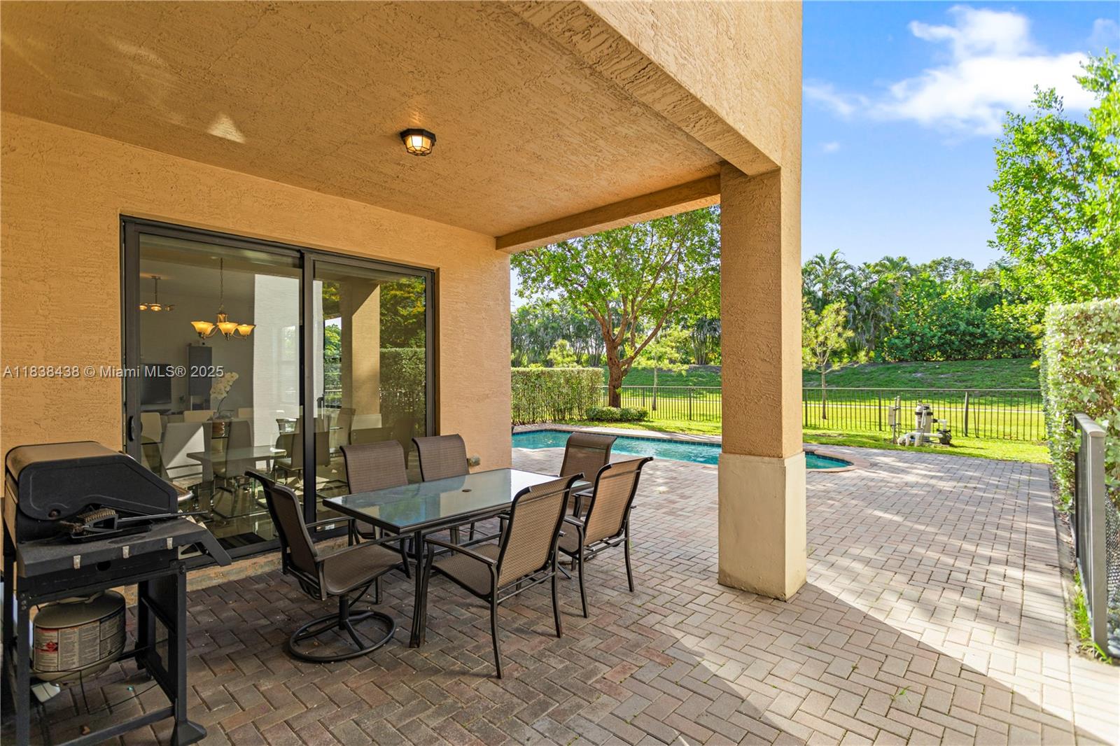 CHAMPION LAKES - Residential