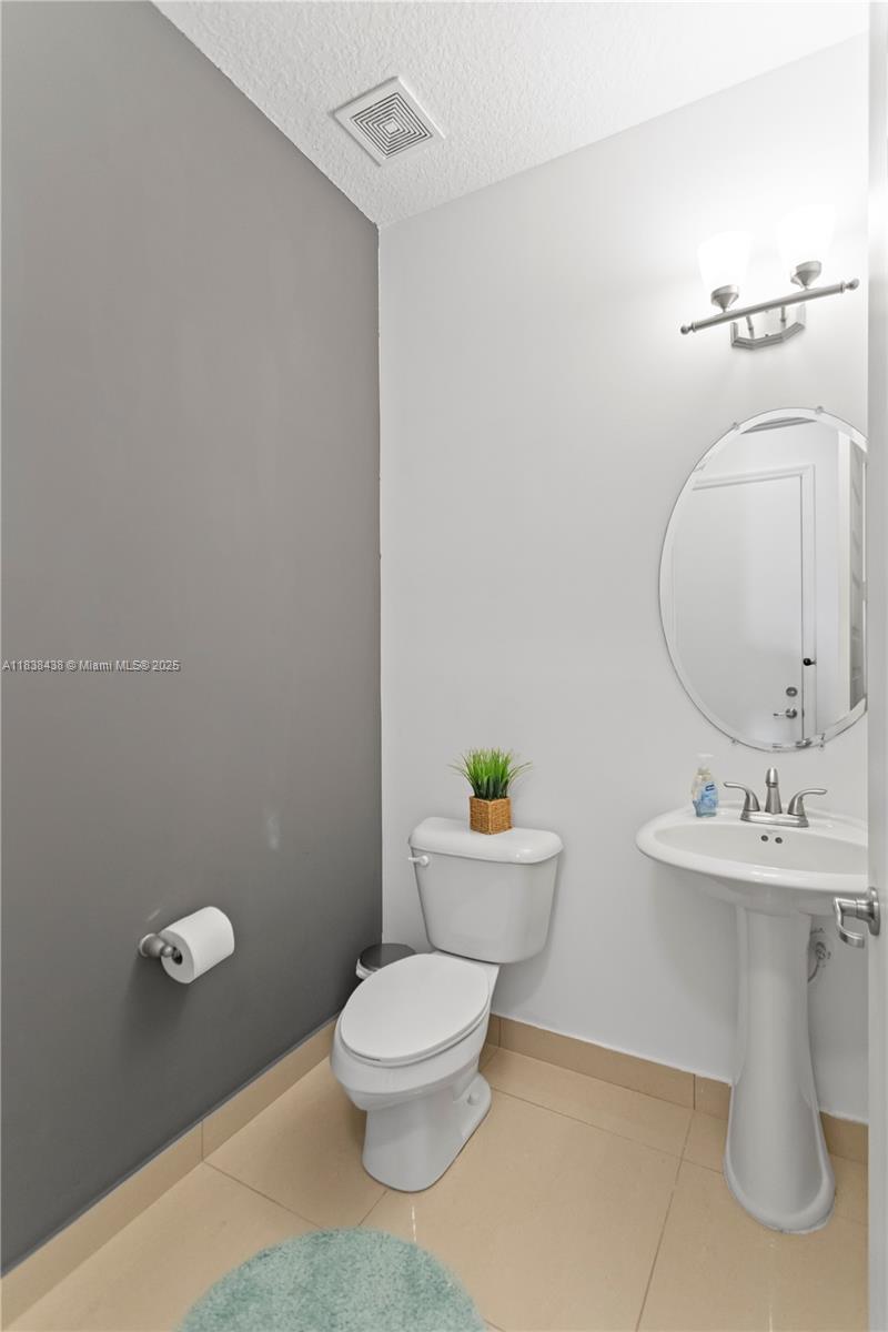 CHAMPION LAKES - Residential