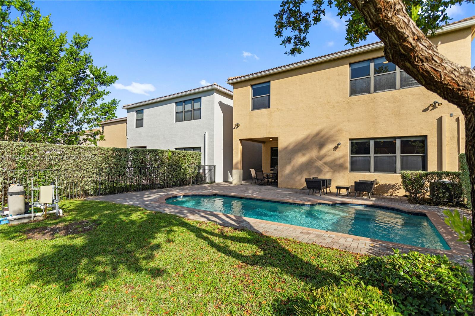 CHAMPION LAKES - Residential