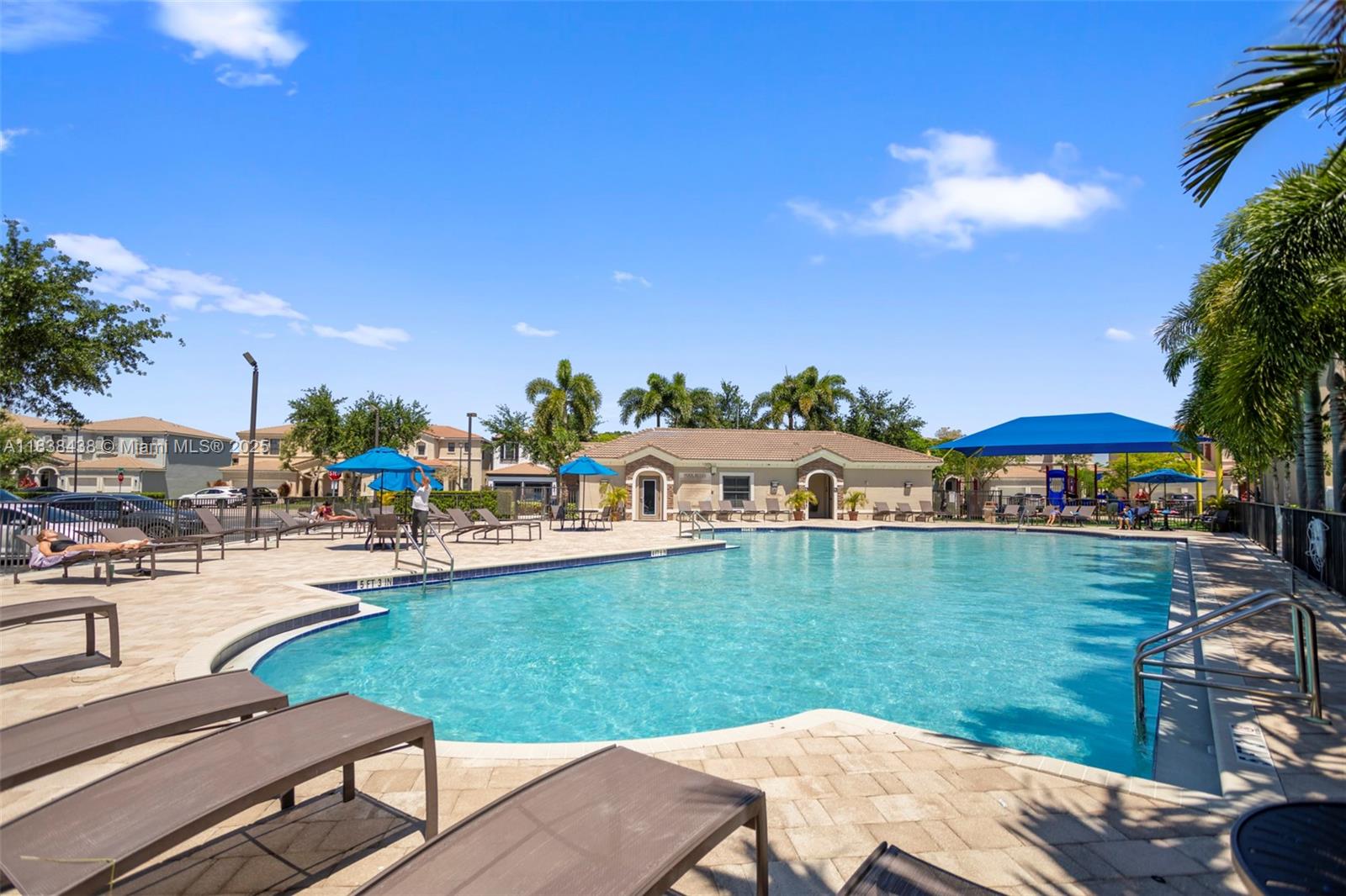 19111 NE 8th Ct, Miami, FL, 33179/$940,000 2 19111 NE 8th Ct