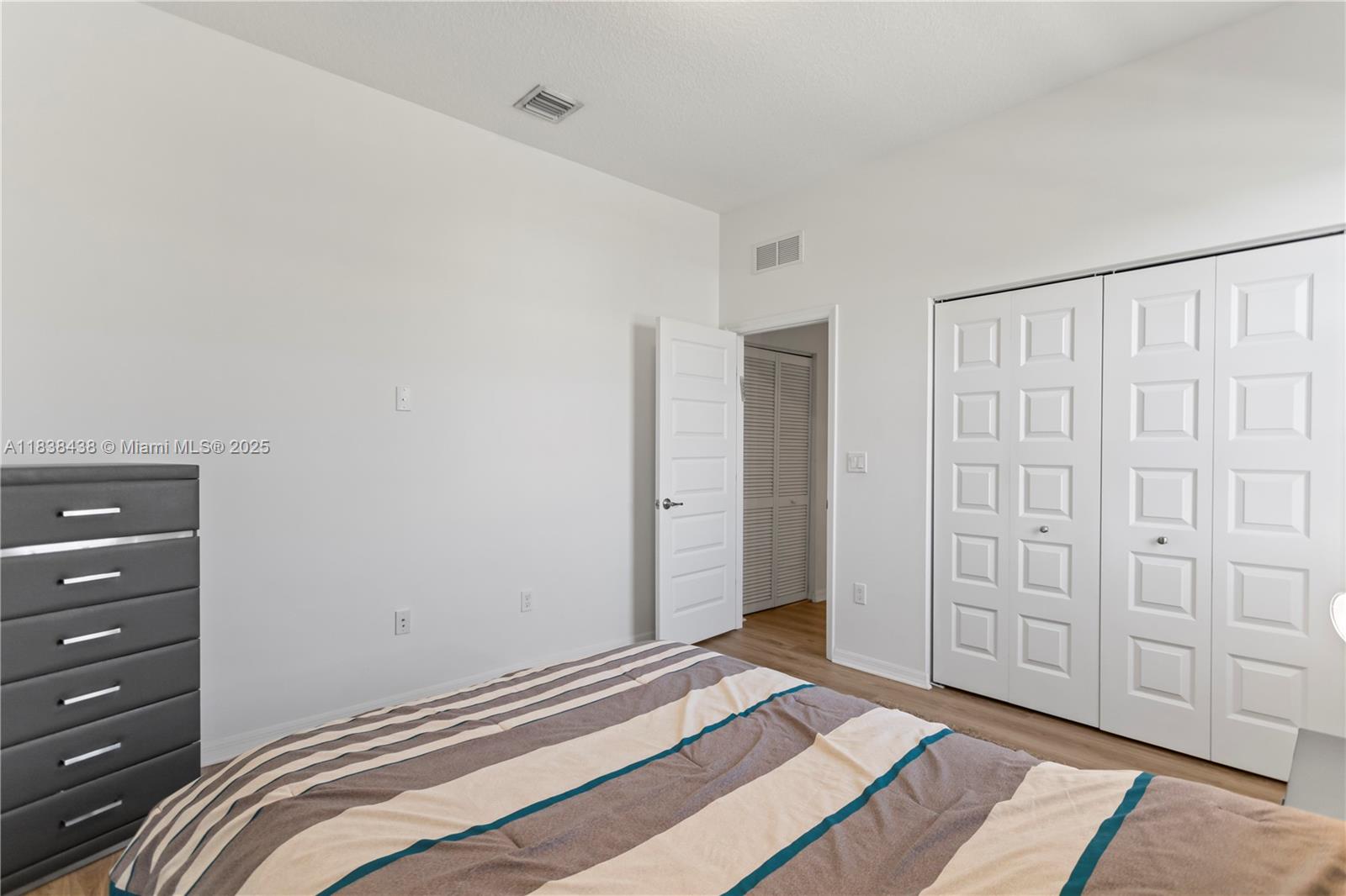 CHAMPION LAKES - Residential