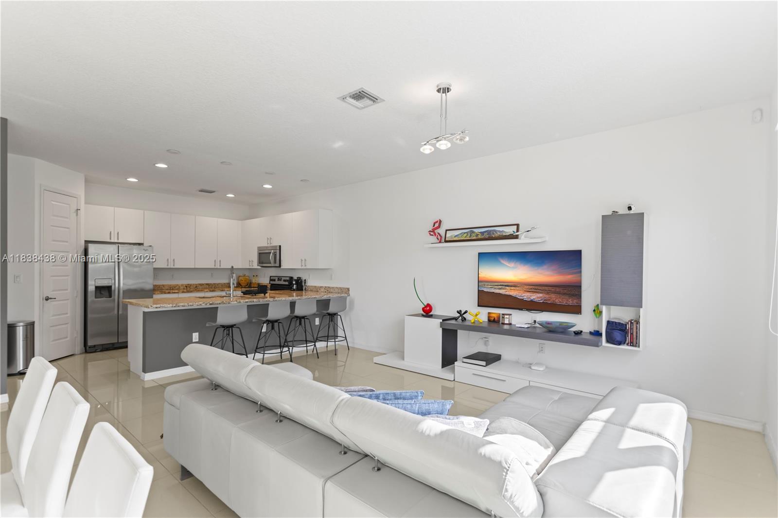 CHAMPION LAKES - Residential