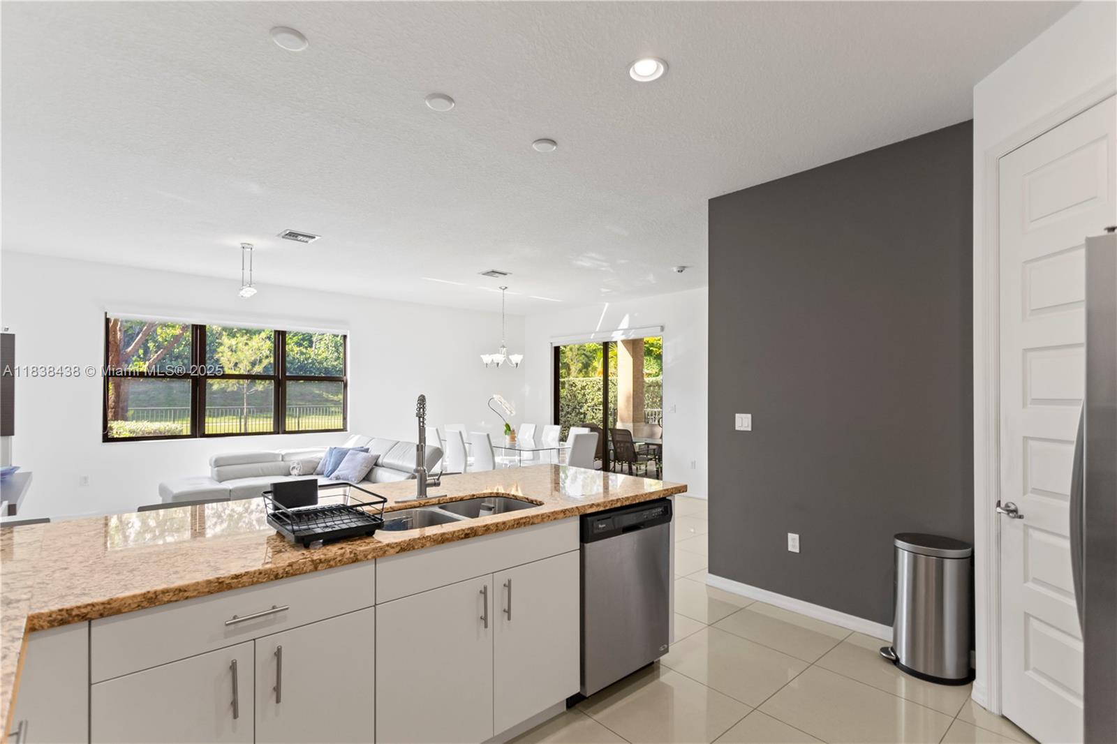 CHAMPION LAKES - Residential