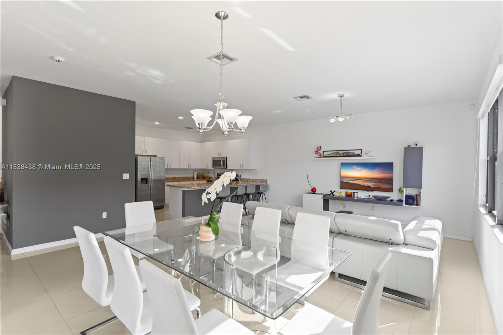 CHAMPION LAKES - Residential