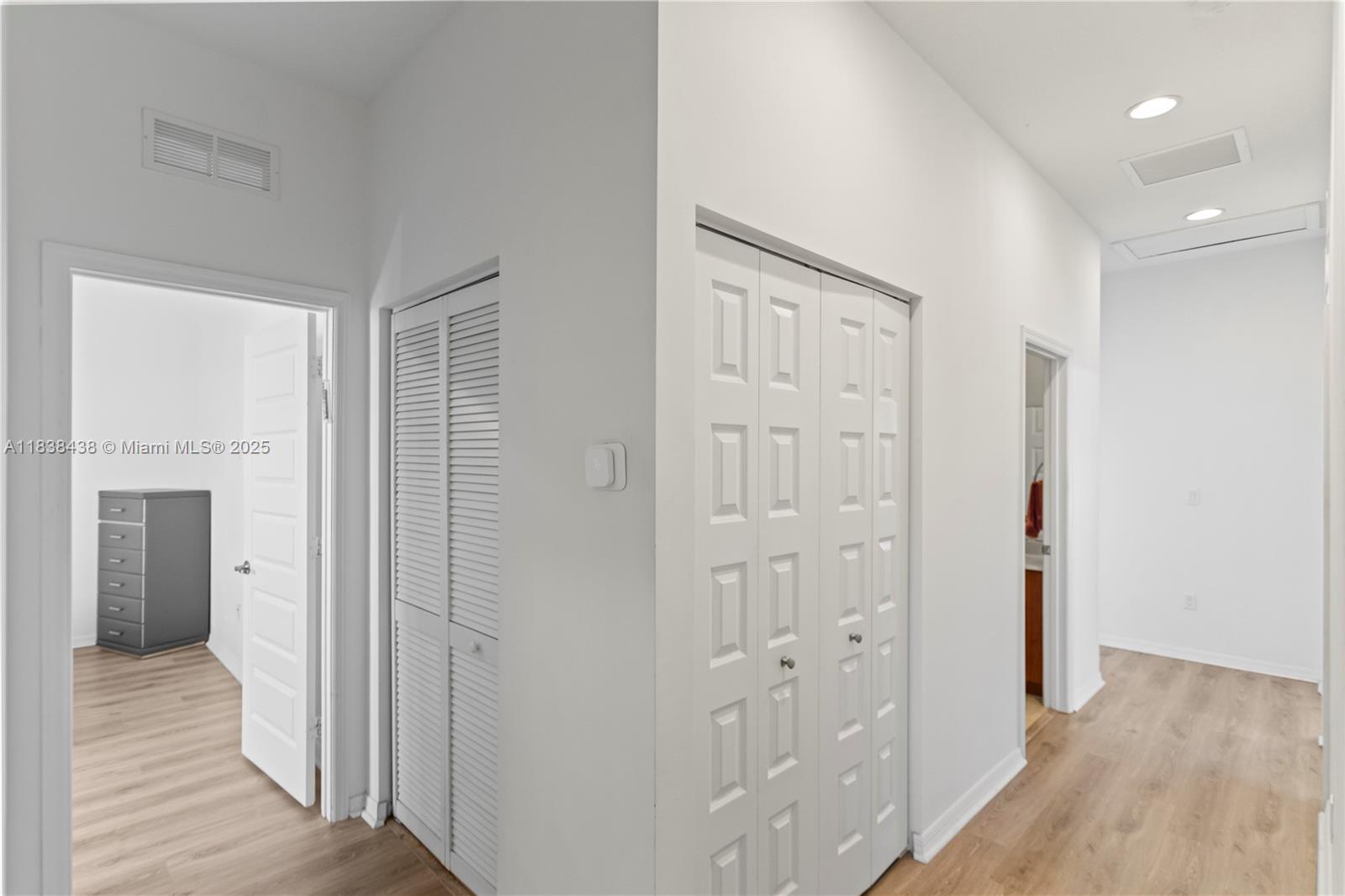 CHAMPION LAKES - Residential