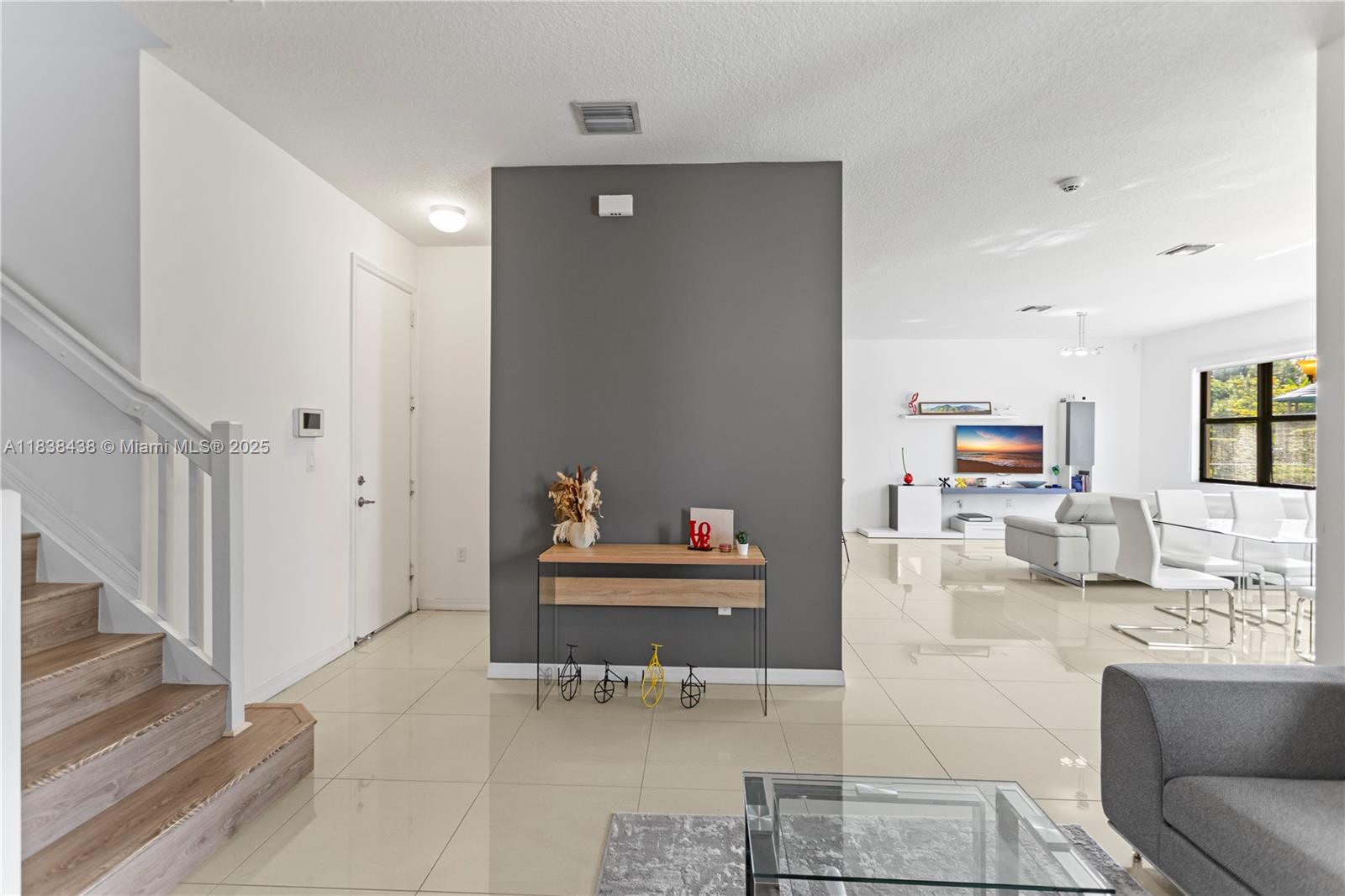 CHAMPION LAKES - Residential